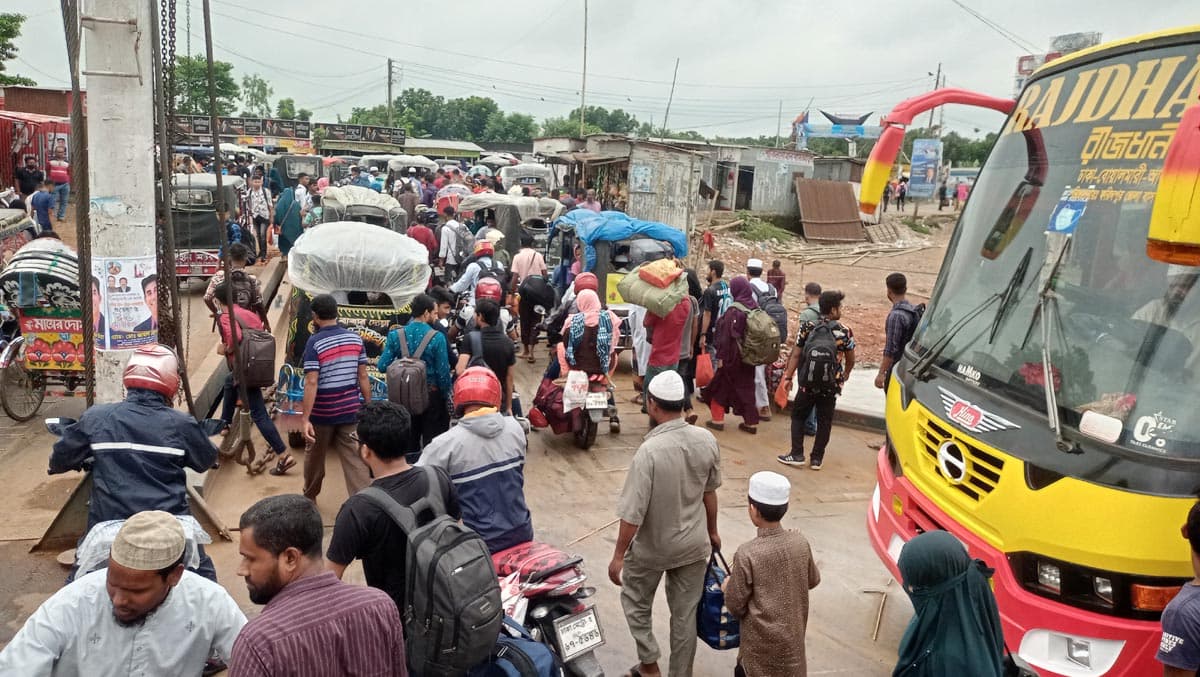 চাপ বাড়তে শুরু করেছে ঘরমুখো মানুষের
