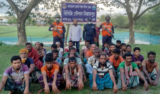 কুয়াকাটায় ৩৯ জেলেকে ১ লাখ ৭৭ হাজার টাকা জরিমানা