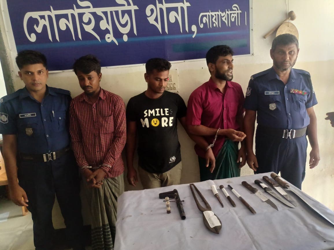 ধনাঢ্য ব্যক্তি ও মহাসড়কে করত ডাকাতি: আগ্নেয়াস্ত্রসহ গ্রেফতার ৩