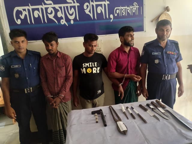 ধনাঢ্য ব্যক্তি ও মহাসড়কে করত ডাকাতি: আগ্নেয়াস্ত্রসহ গ্রেফতার ৩