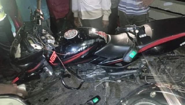 ব্রিজের রেলিংয়ে মোটরসাইকেলের ধাক্কায় ২ ভাই নিহত