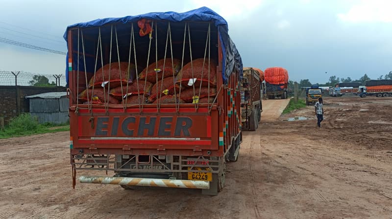 একদিনেই দেশে এলো ৫৭ টন ভারতীয় কাঁচা মরিচ