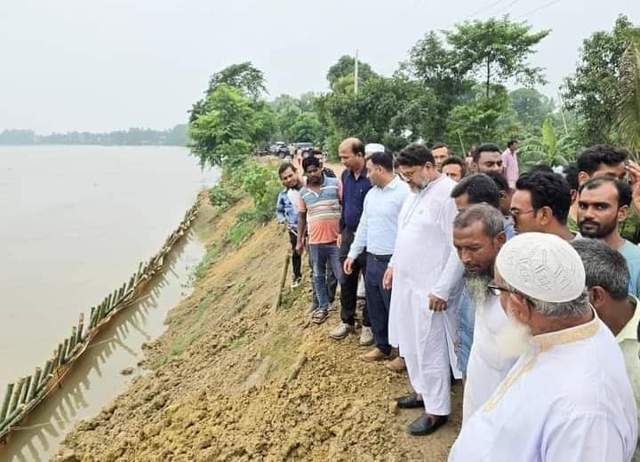আত্রাই ও গুড় নদীর ঝুঁকিপূর্ন এলাকা পরিদর্শন করলেন এমপি সুমন