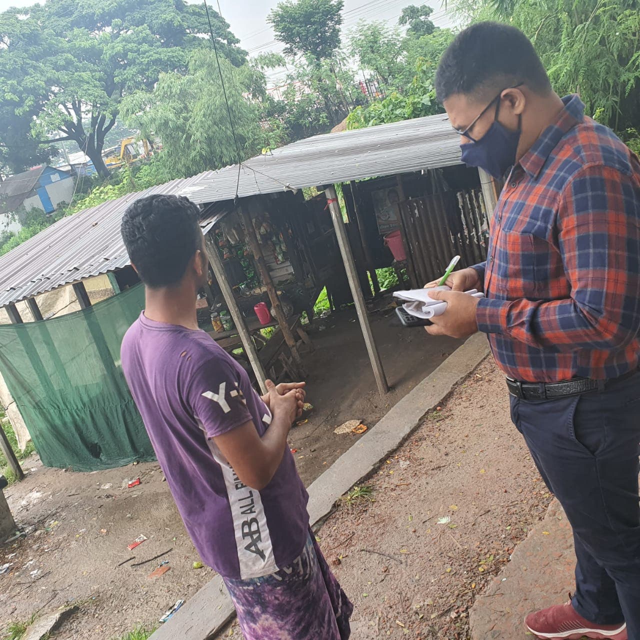 গরিবের খোঁজে সরাইল ইউএনও
