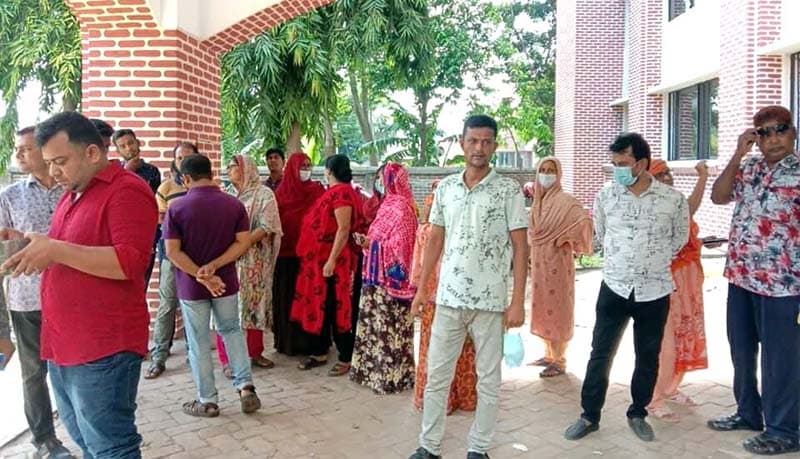 নতুন ঘোষিত পে-স্কেল বাস্তবায়ন দাবীতে আন্দোলন