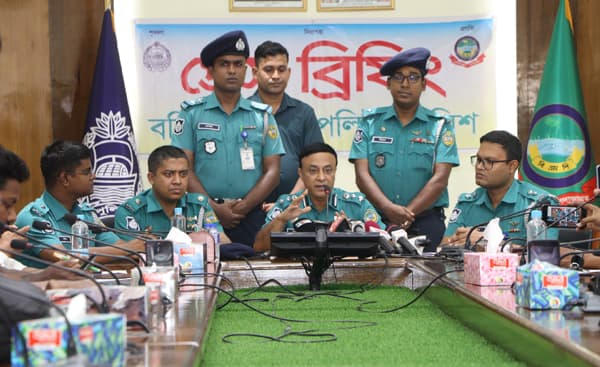 আমেরিকান লেডি আর্মি অফিসার ডায়নার ফাঁদে রত্নেশ্বর খোয়ালেন ৭৮ লাখ টাকা