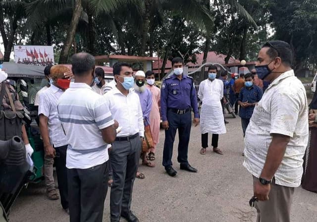 বিধিনিষেধ না মানায় হিলিতে এক সপ্তাহে ৬৬ জনকে জরিমানা