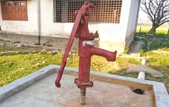 ঝালকাঠিতে পানি উঠছে না অধিকাংশ নলকূপে