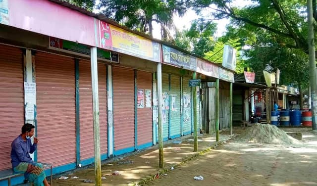 দিশেহারা নিম্ন আয়ের শ্রমজীবী মানুষ, ক্ষুদ্রব্যবসায়ীরা
