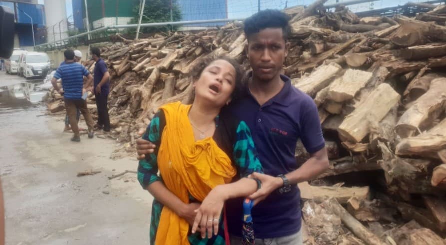 কাঁদছেন স্বজনরা, কাঁদছে রূপগঞ্জ