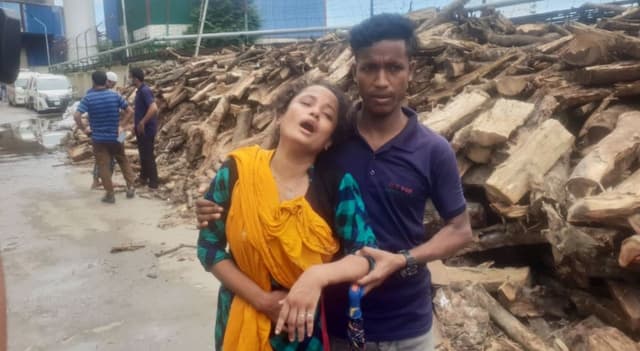 কাঁদছেন স্বজনরা, কাঁদছে রূপগঞ্জ