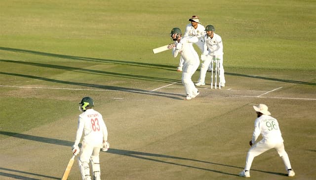 টেইলরকে ফেরালেন মিরাজ