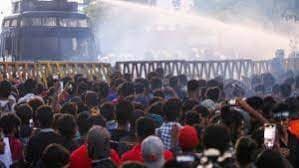 পালালেন শ্রীলঙ্কার প্রেসিডেন্ট, বাসভবনে ঢুকেছেন বিক্ষোভকারীরা
