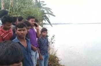 তিস্তা নদীতে নৌকাডুবি, নিখোঁজ ৩ শ্রমিক