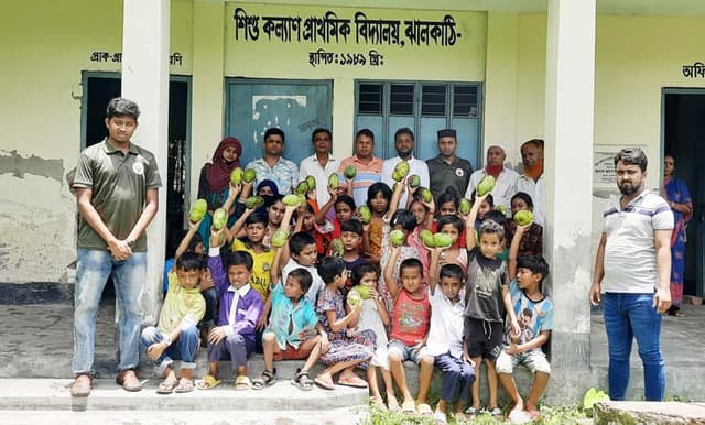 ইয়াসের উদ্যোগে শিশু শিক্ষার্থীদের নিয়ে আম উৎসব