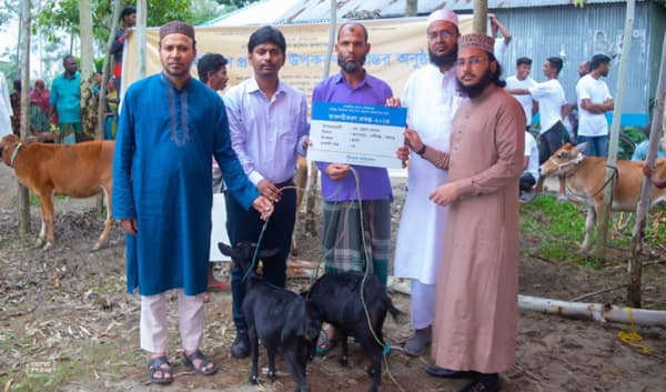 ঠাকুরগাঁওয়ে ১৫ টি পরিবারের মাঝে স্বাবলম্বীকরণ উপকরণ বিতরণ