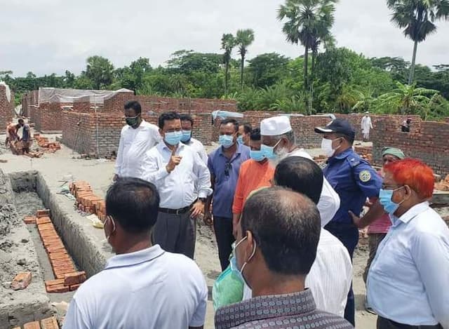 কাউখালীতে আশ্রয়ণ প্রকল্প পরিদর্শন করেন ডিসি