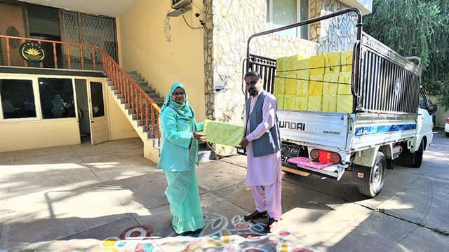 পাকিস্তানের প্রধানমন্ত্রীকে উপহারের আম পাঠালেন শেখ হাসিনা