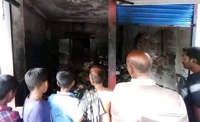 দুর্বৃত্তের আগুনে পুড়লো প্রতিবন্ধী ব্যবসায়ীর স্বপ্ন