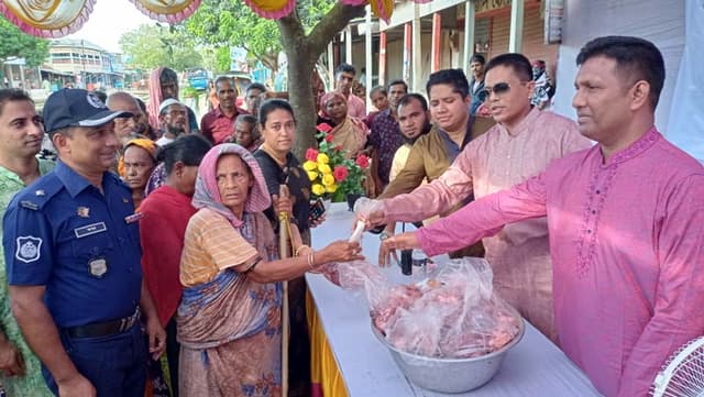 ১৪শ অসহায় নারী পেল কোরবানির মাংস