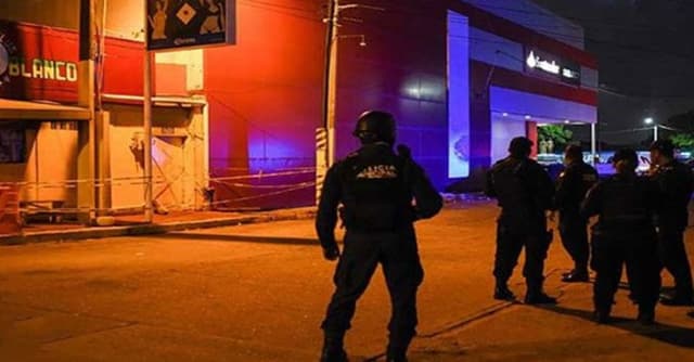 মেক্সিকোতে বাজারে মুখোশধারীদের হামলা-আগুন, নিহত ৯