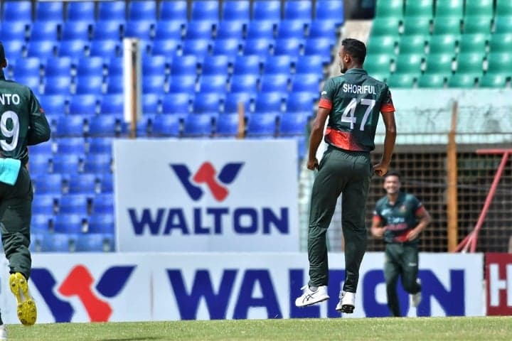 শুরুতেই জোড়া আঘাত শরিফুলের