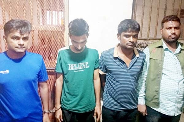 হিলিতে মাদকদ্রব্যসহ গোয়েন্দা পুলিশের হাতে আটক-৩