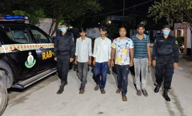 আশুলিয়ায় আন্তঃজেলা ডাকাত চক্রের ৪ সদস্য গ্রেফতার