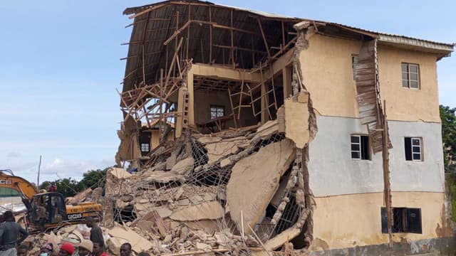 স্কুলের ভবন ধসে নাইজেরিয়ায় বহু হতাহতের আশঙ্কা