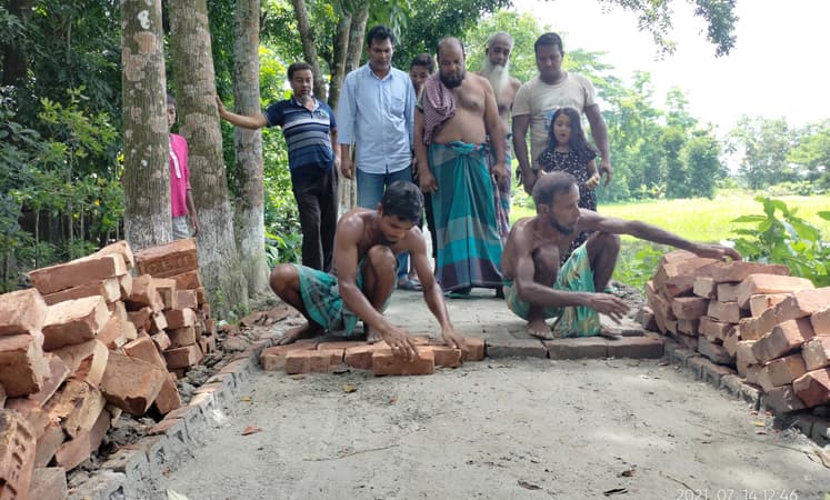 মাখরকাঠী গ্রামবাসীর দীর্ঘদিনের দুর্দশা লাঘব