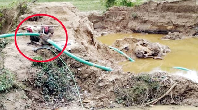 বালুখালী খালে ড্রেজারে বালু উত্তোলন, স্ল্যাব-ব্লক তছনছ !