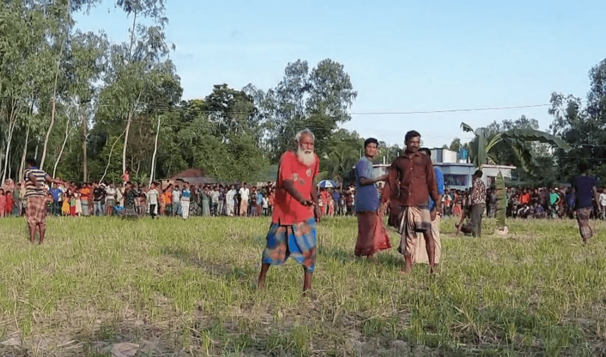 কাদিপুর গ্রামে অনুষ্ঠিত হলো ঐতিহ্যবাহী পাতা খেলা