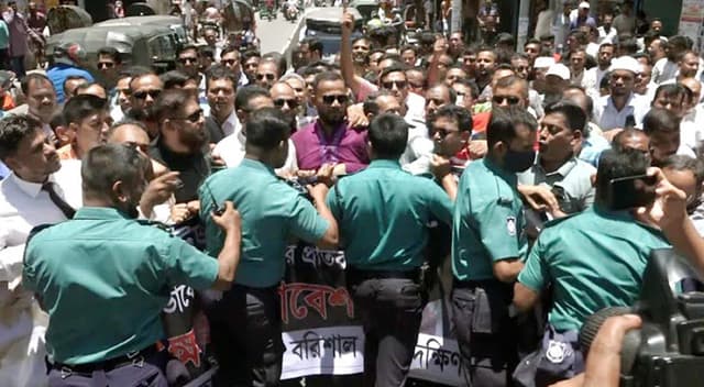 বরিশালে যুবদলের বিক্ষোভ সমাবেশ