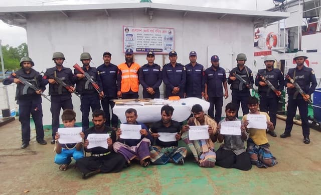 কোস্টগার্ডের অভিযানে অস্ত্রসহ ৭ দুর্বৃত্তকারী আটক
