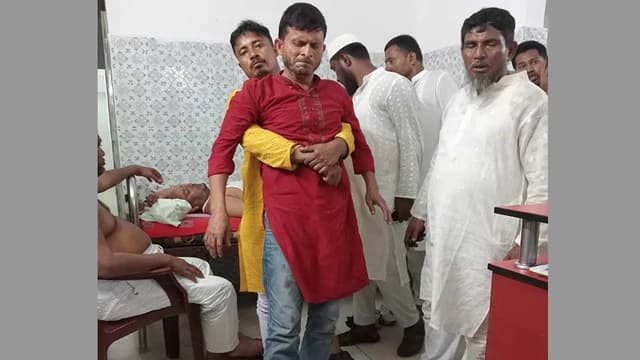 কুমিল্লায় বিএনপির গাড়িবহরে আ.লীগের হামলা, আহত ৫৪