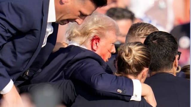 নির্বাচনী সমাবেশে ট্রাম্পের ওপর গুলি, স্নাইপারসহ নিহত ২