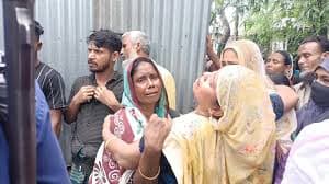 মা গেছেন প্রেমিকের হাত ধরে, খাবার চেয়ে প্রাণ হারালো ছেলে
