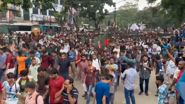 রাষ্ট্রপতির কাছে স্মারকলিপি দিলেন আন্দোলনরত শিক্ষার্থীরা