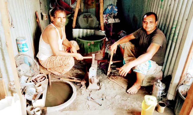 সরাইলে কামারশালায় নেই হাতুড়ীর টুং-টাং শব্দ !