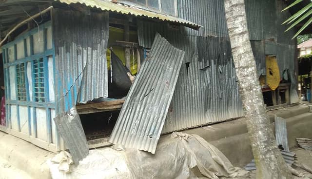 সিঙ্গারা খাওয়াকে কেন্দ্র করে সংঘর্ষে আহত ১৬