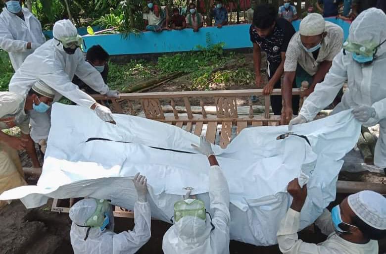 করোনা ও উপসর্গ নিয়ে ঝিনাইদহে ১৫ দিনে ১২৪ জনের মৃত্যু