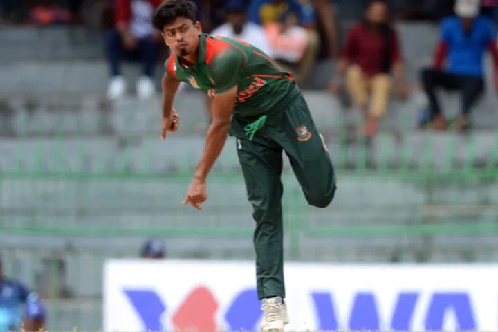 দুই ওপেনারকে ফেরালেন তাইজুল