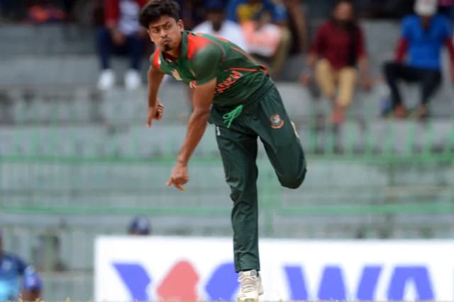 দুই ওপেনারকে ফেরালেন তাইজুল