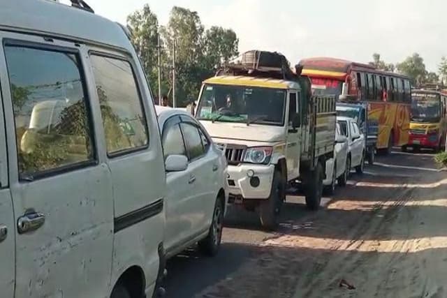 ঢাকা-টাঙ্গাইল মহাসড়কে ১৬ কিলোমিটার যানজট