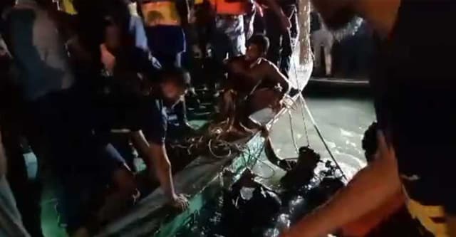 ৫০ যাত্রী নিয়ে সদরঘাটে ওয়াটার বাসডুবি