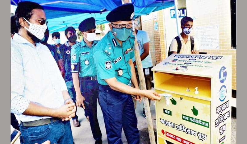 বরিশালে করোনা প্রতিরোধ বুথ উদ্ধোধন