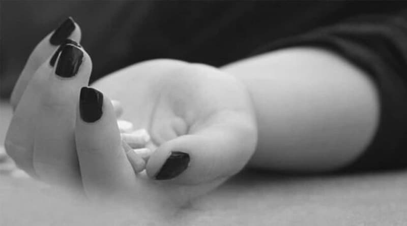 বিমান সেবিকা হতে না পেরে স্কুলছাত্রীর আত্মহত্যা