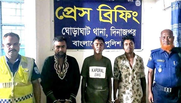 কবর থেকে কঙ্কাল চুরির অপরাধ ঘোড়াঘাটে আটক-৩