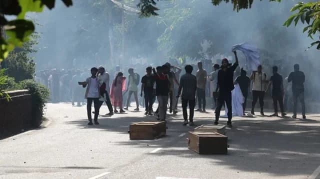 ঢাবিতে ২ শিক্ষার্থী গুলিবিদ্ধ