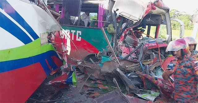 ফরিদপুরে ২ বাসের মুখোমুখি সংঘর্ষ, নিহত ৩